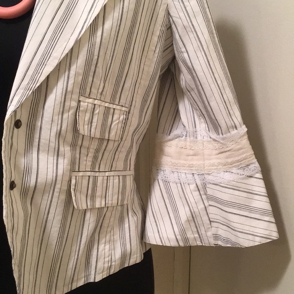 Unique Lace & Stripe Blazer 🎩🧡 - Picture 2 of 8